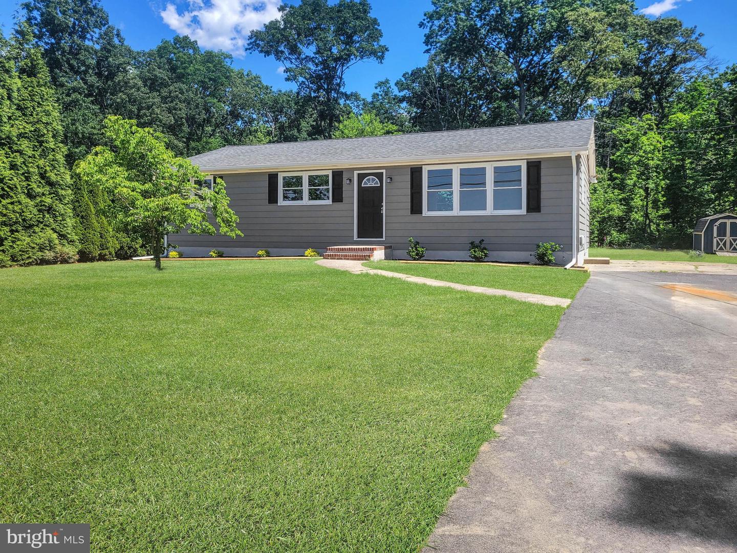 8202 W Buckshutem Rd W Property Photo 3
