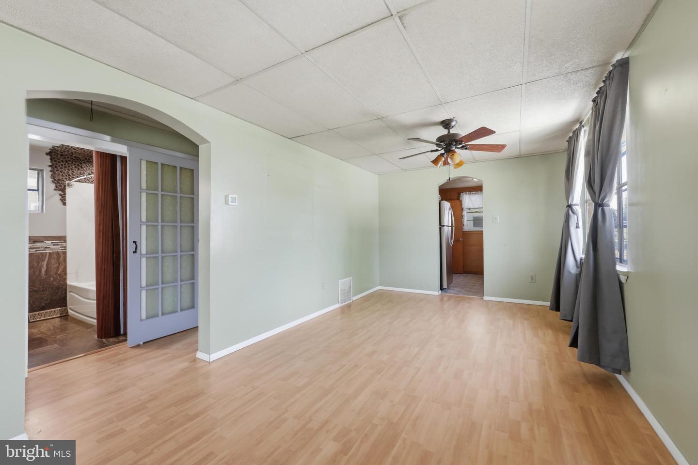 809 E Oak St E Property Photo 9