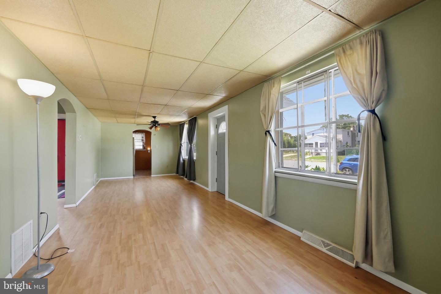 809 E Oak St E Property Photo 12
