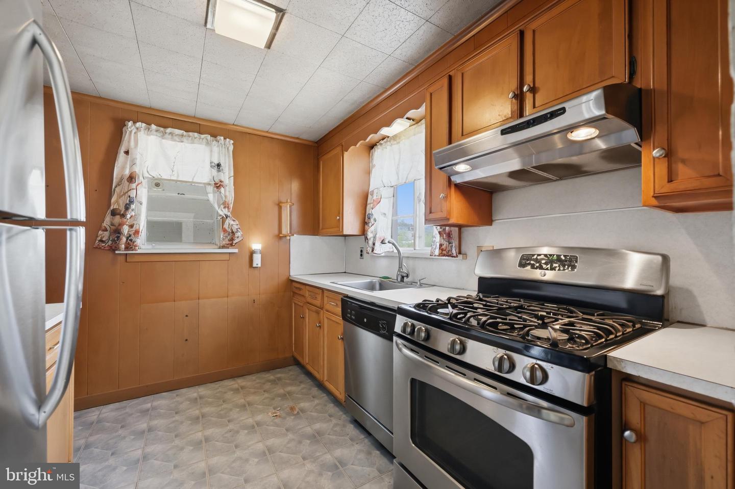 809 E Oak St E Property Photo 14