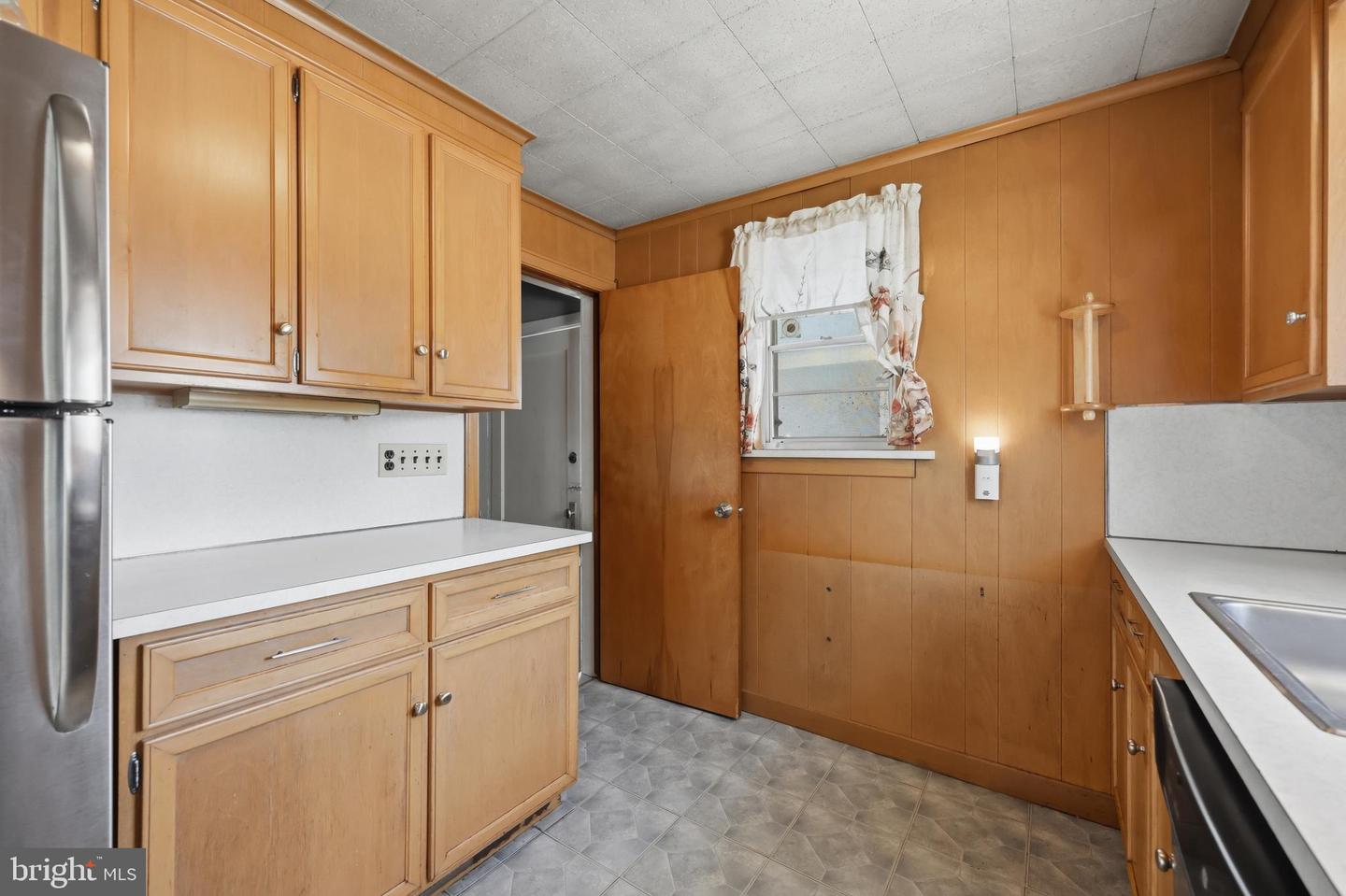 809 E Oak St E Property Photo 17