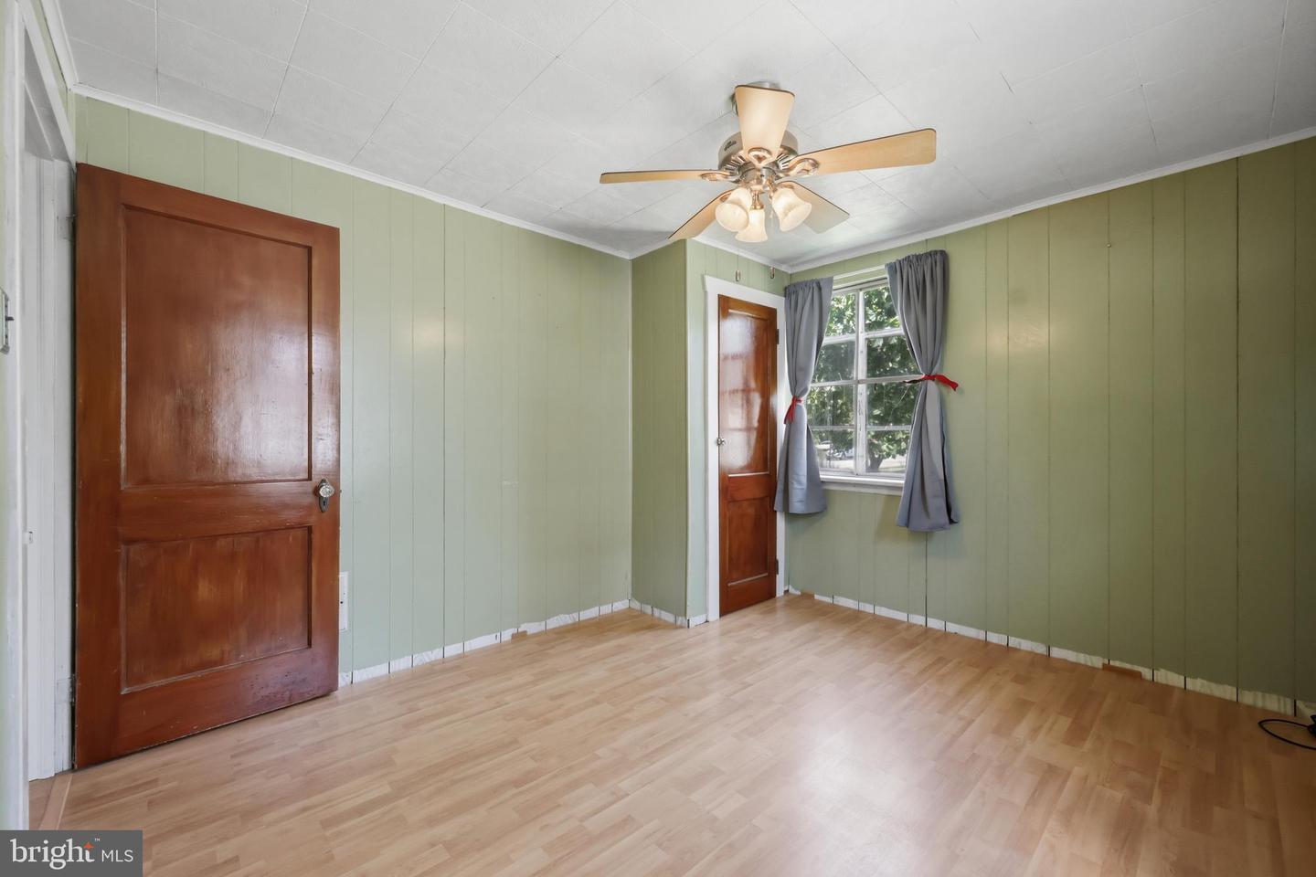 809 E Oak St E Property Photo 23