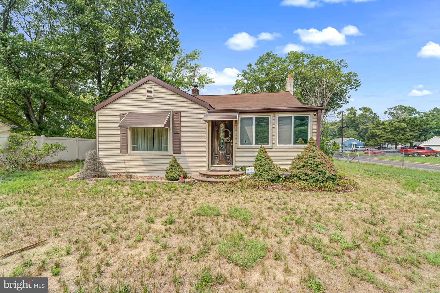 1718 W Chestnut Ave Property Photo 1
