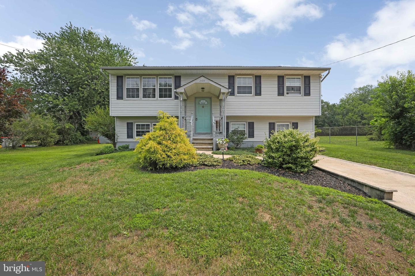 2109 Berkeley Dr Property Photo 1