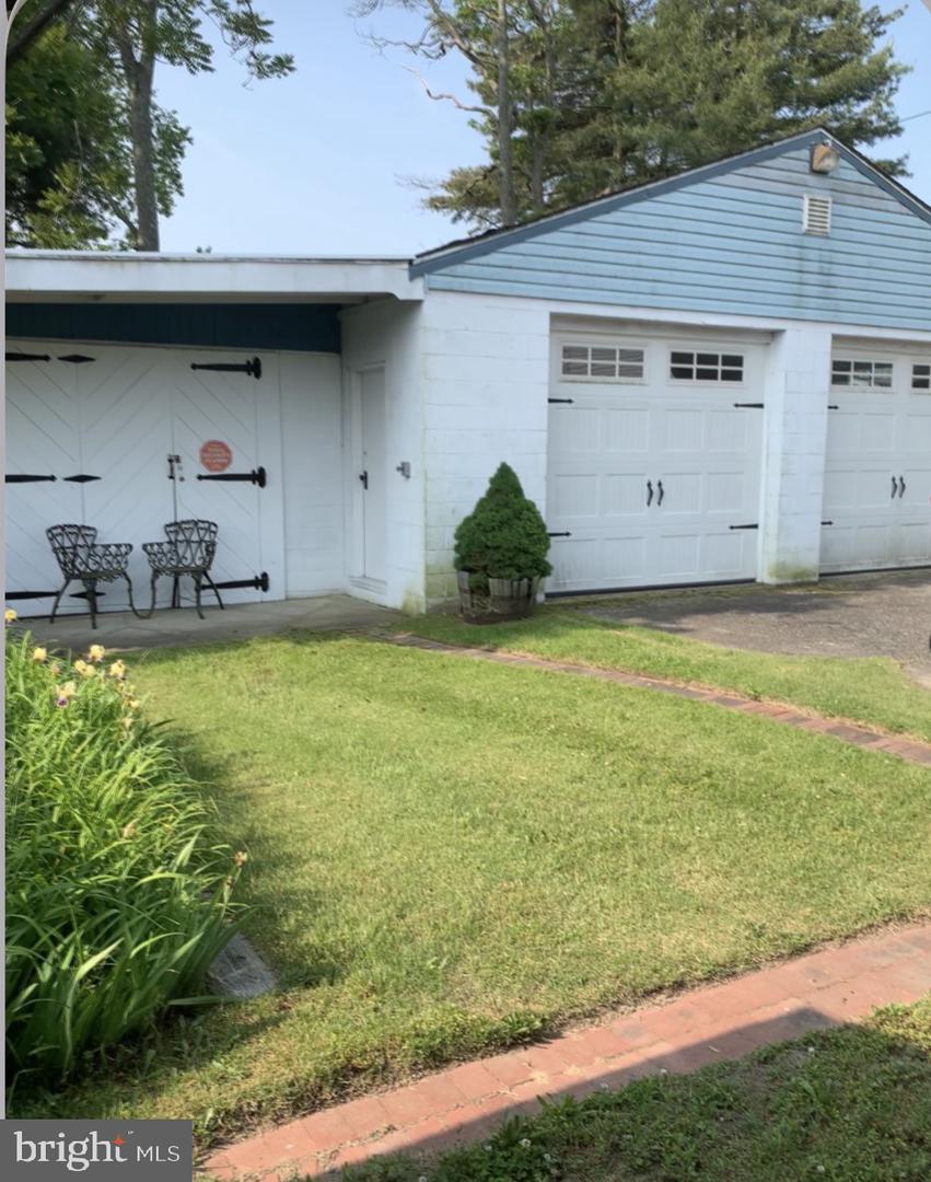 569 Kingman Ave Property Photo 16