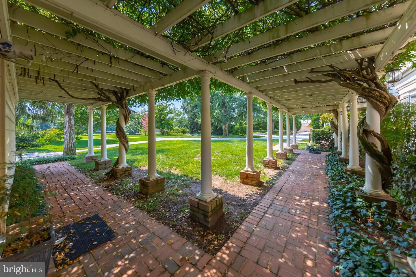 24 Back Neck Rd Property Photo 12