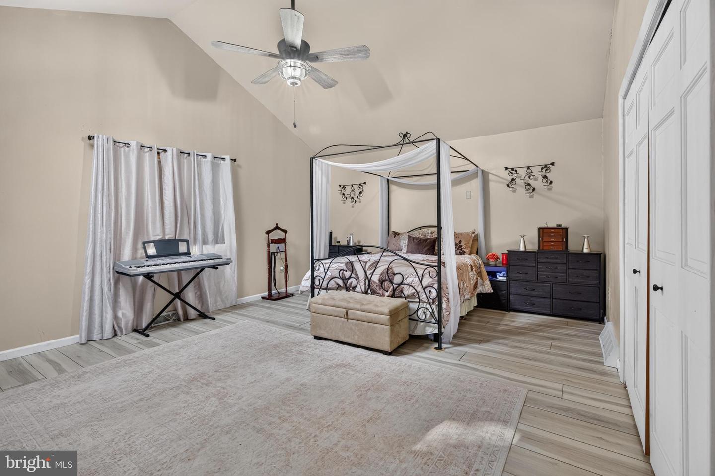 11 Acorn Property Photo 25