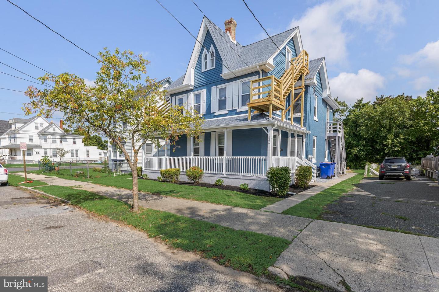 606 E Mulberry St Property Photo 10