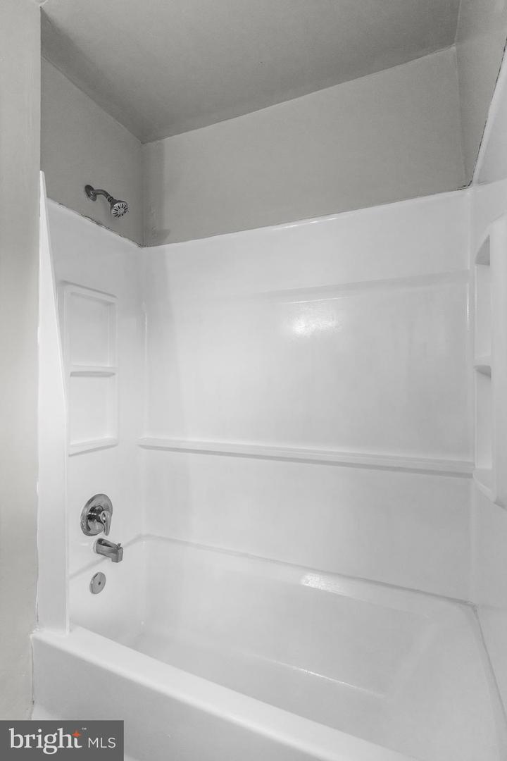606 E Mulberry St Property Photo 30