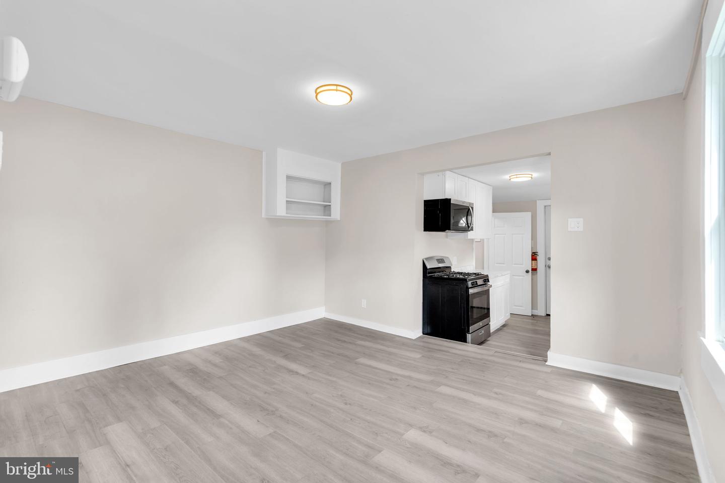 300 W Foundry St Property Photo 8