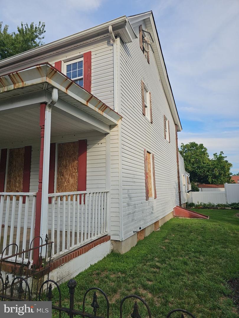 103 Cedar St Property Photo 3