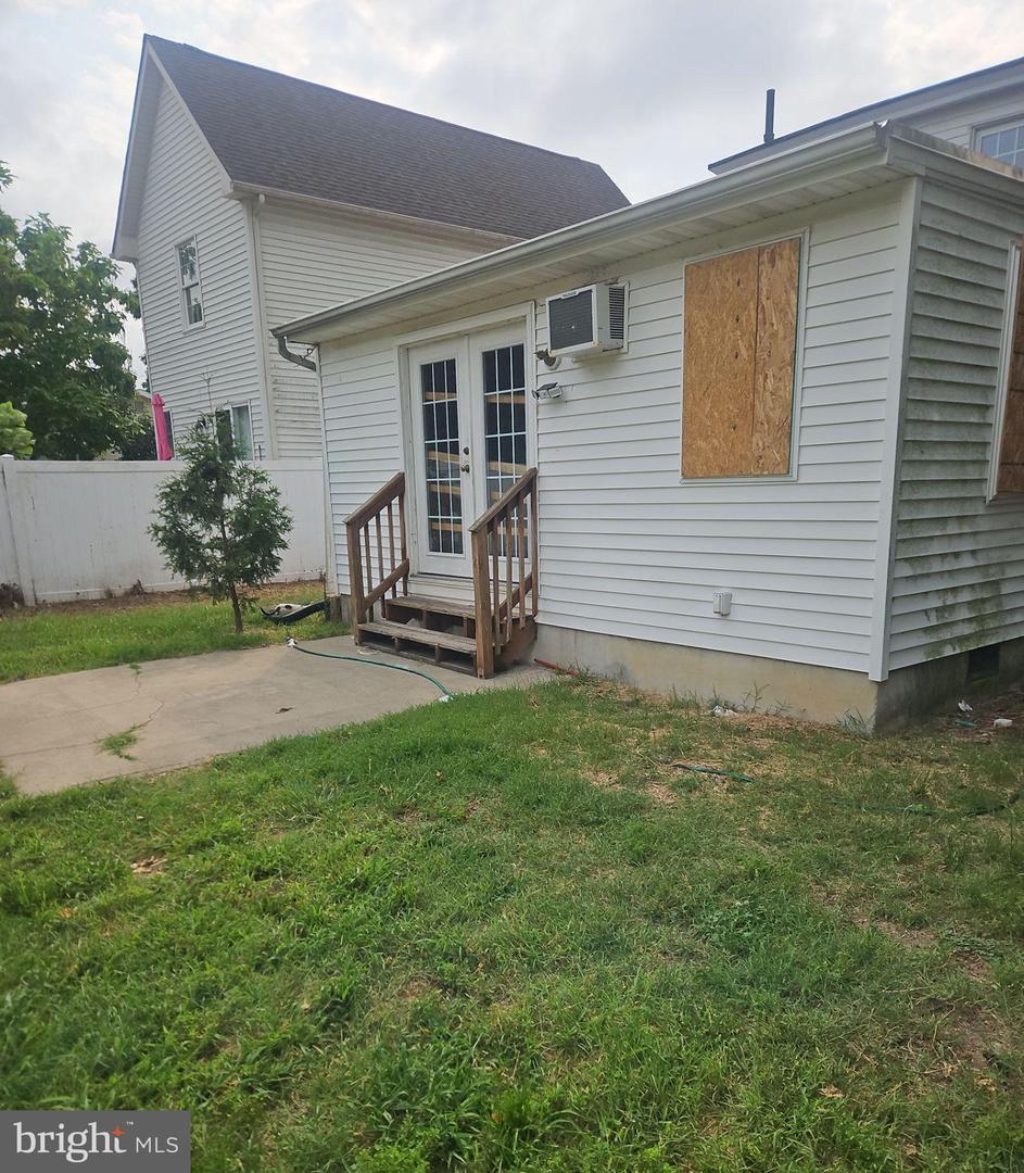 103 Cedar St Property Photo 4