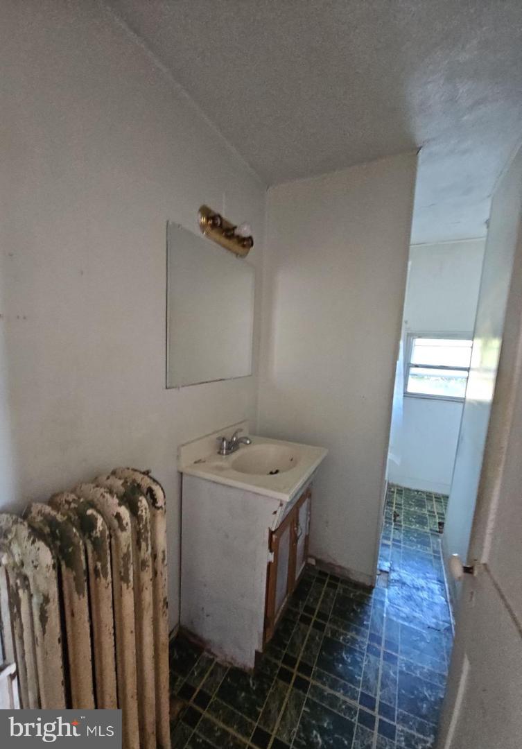103 Cedar St Property Photo 8