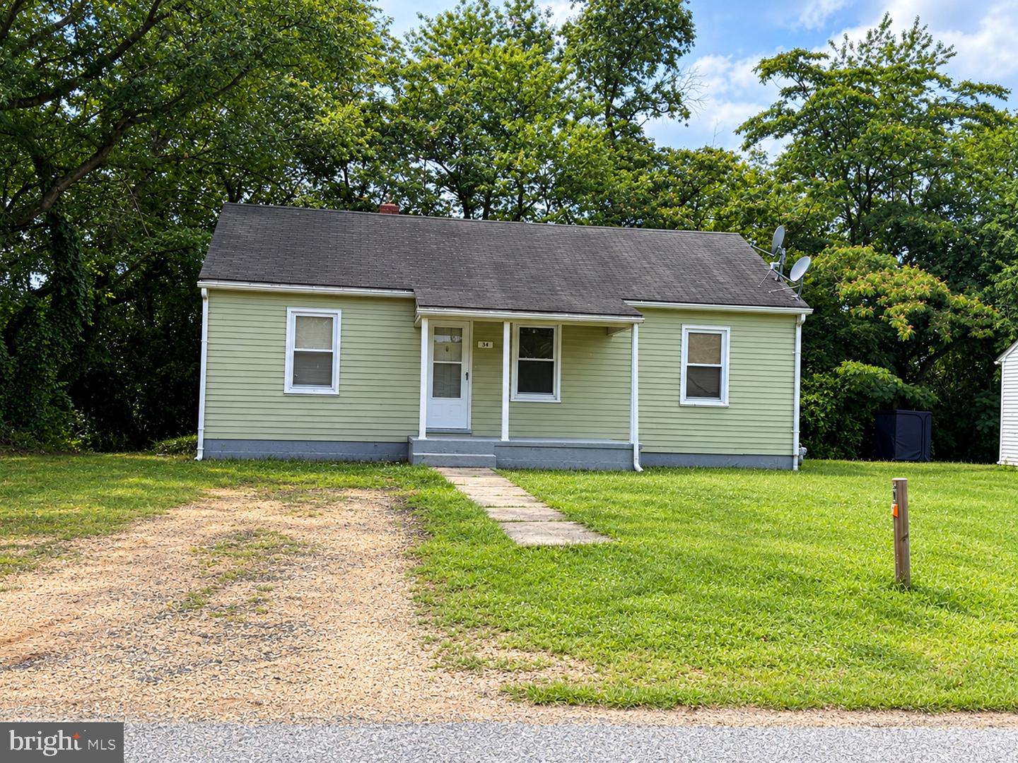 34 OAKLAND ST Property Photo 1