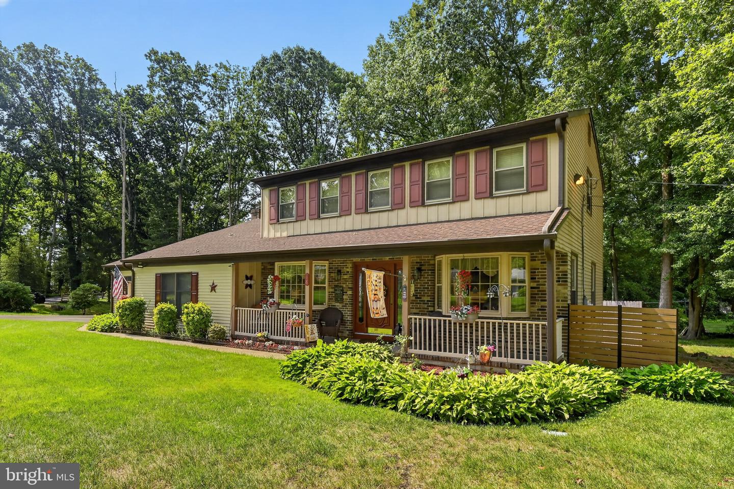 18 HICKORY DR