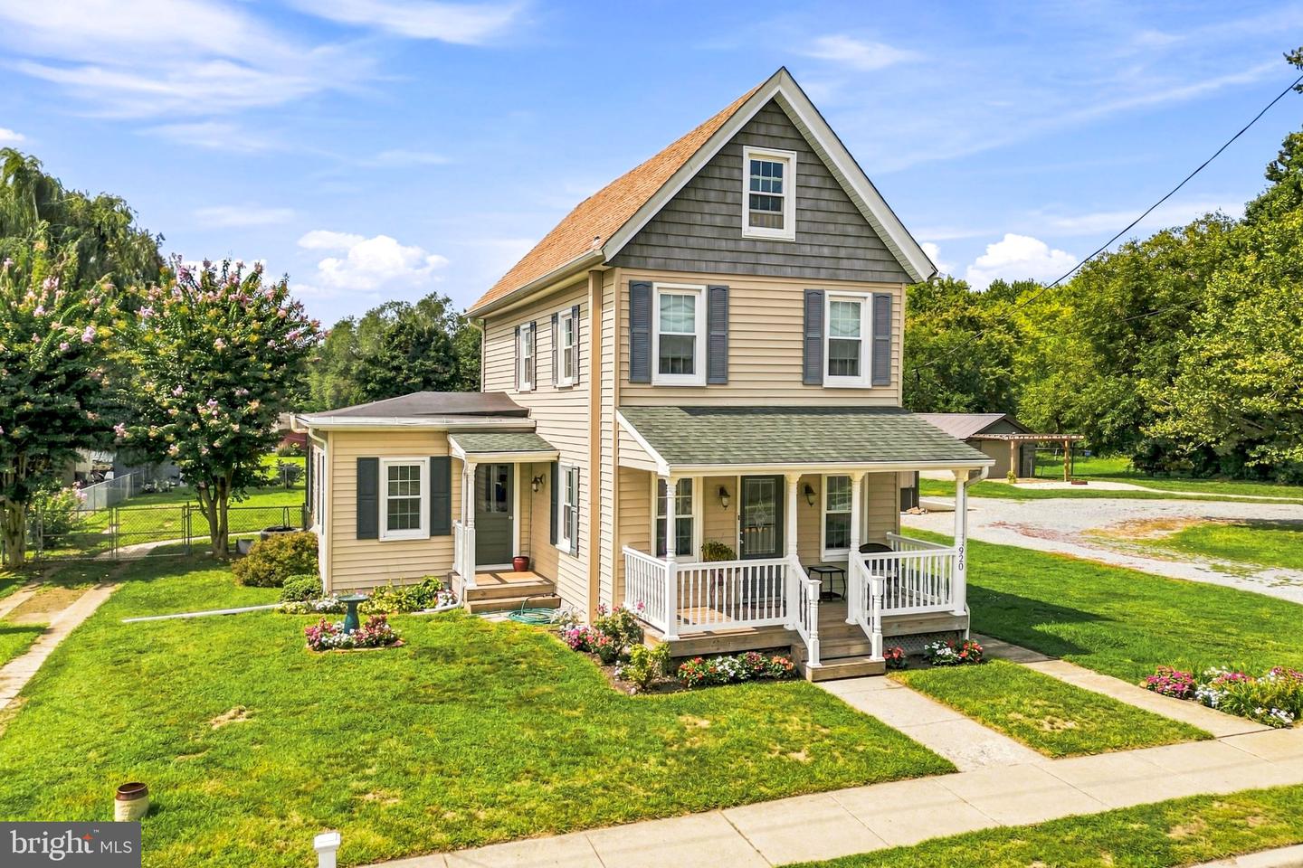 920 MAIN ST