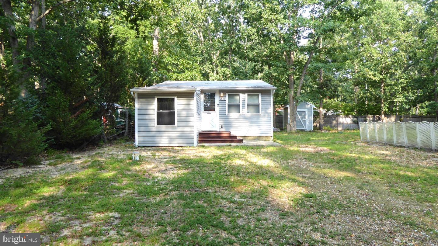 1849 LAKESHORE Property Photo 1