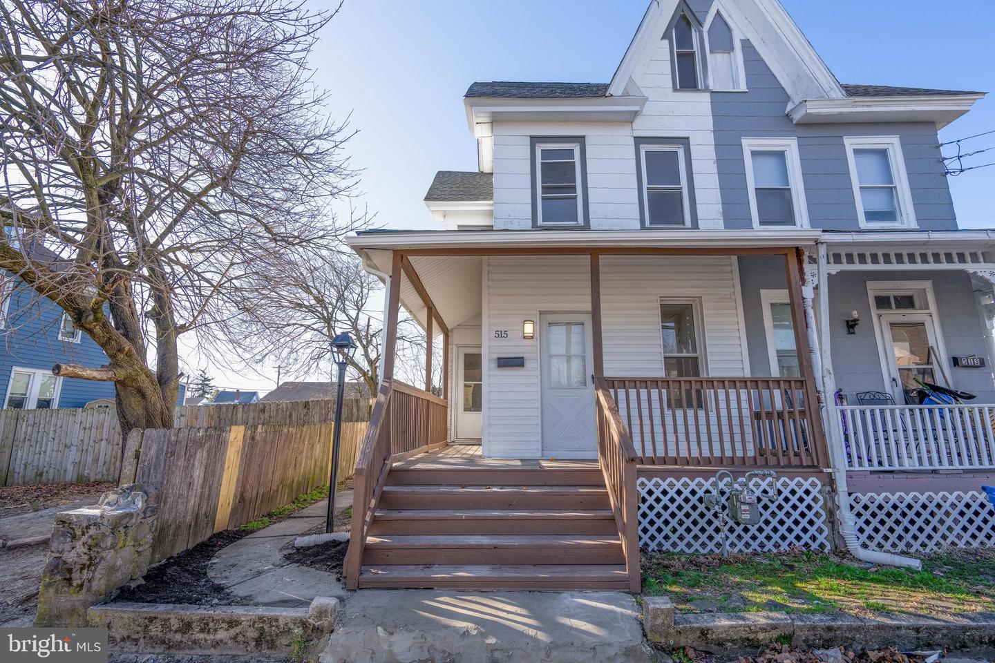 515 E Oak St Property Photo 1