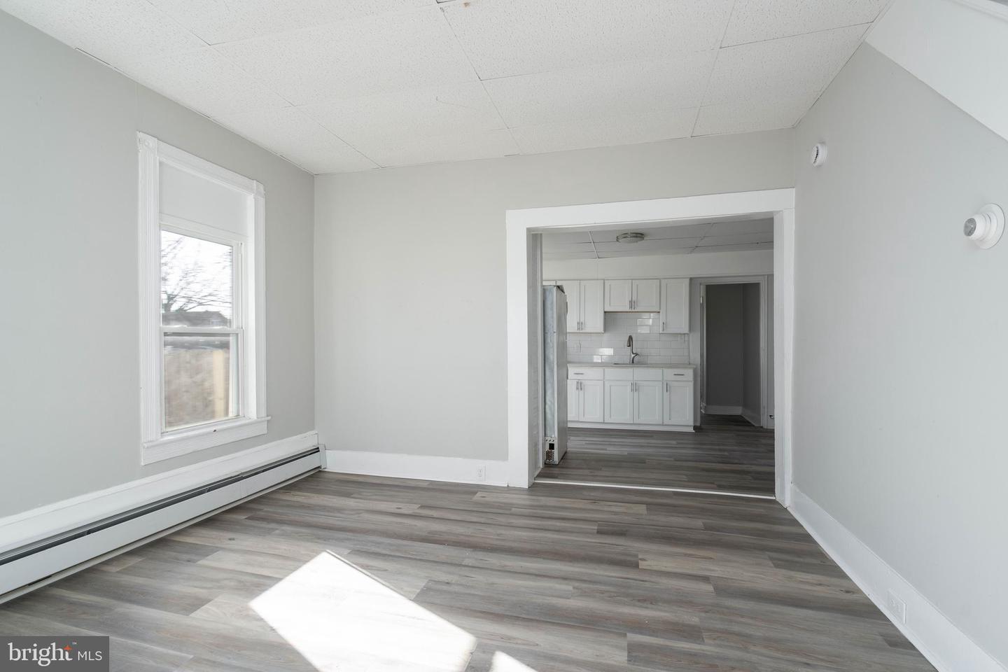515 E Oak St Property Photo 6