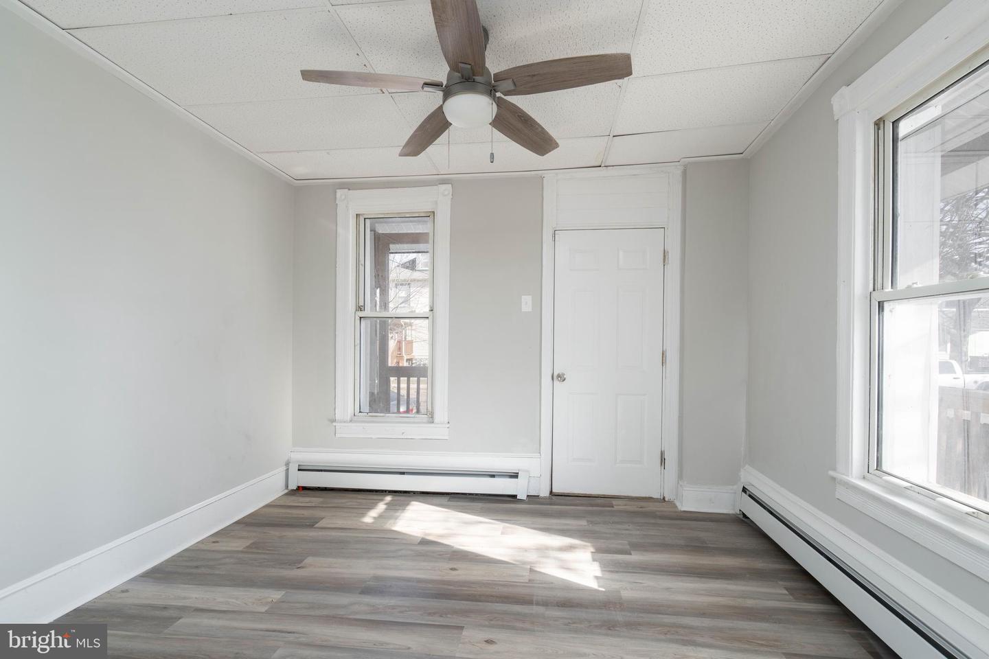 515 E Oak St Property Photo 7