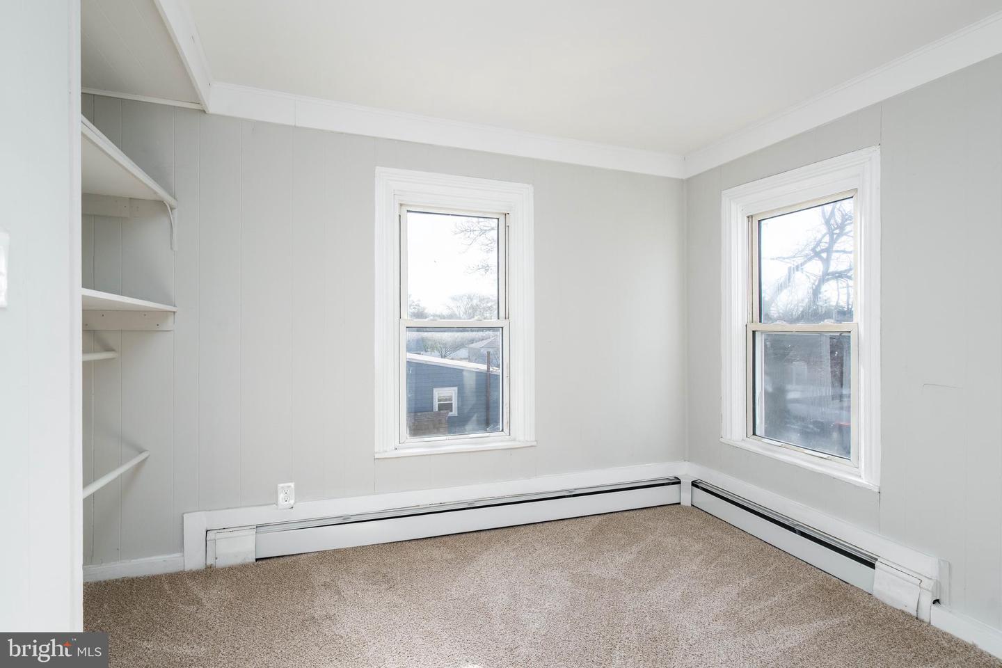 515 E Oak St Property Photo 18