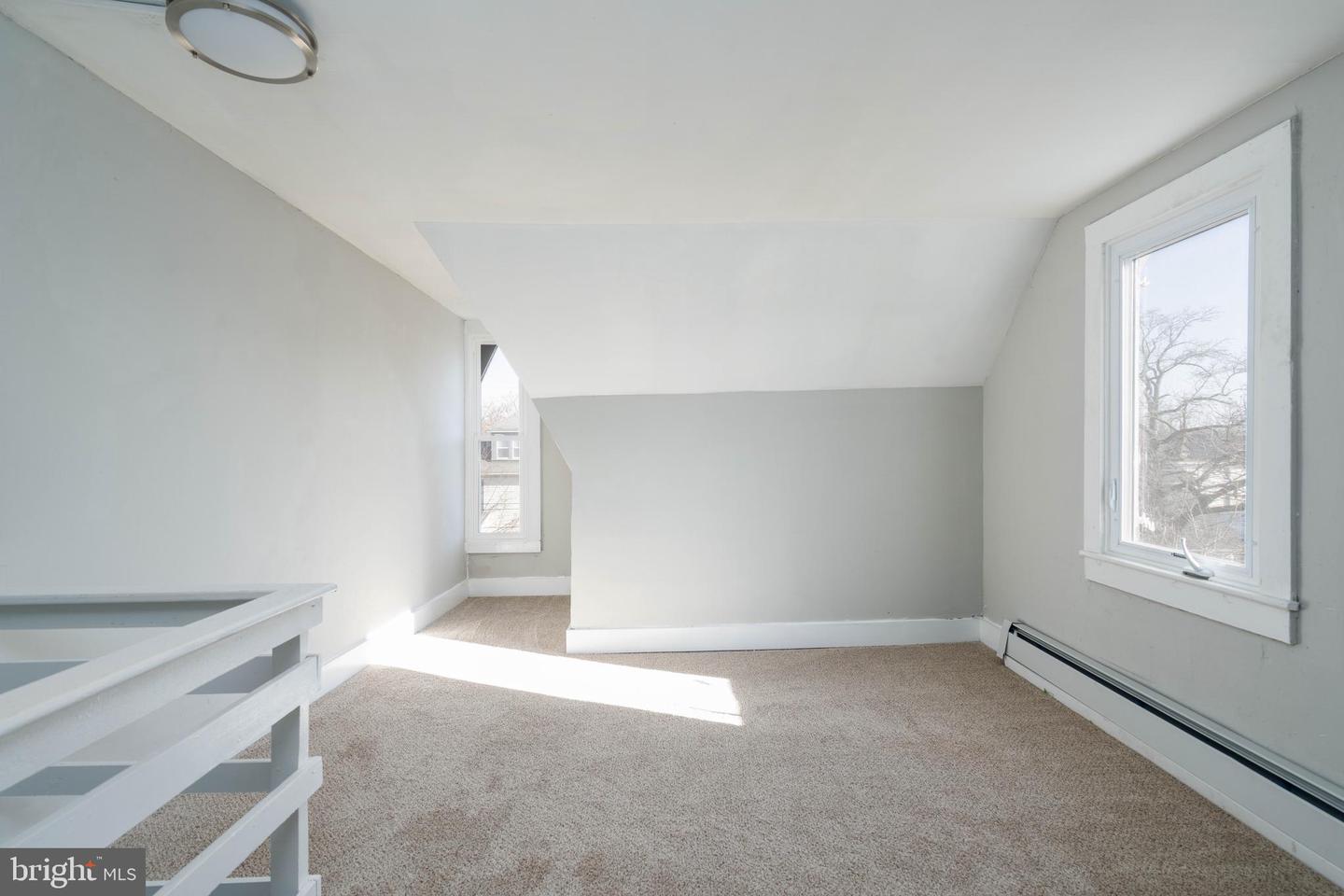 515 E Oak St Property Photo 24