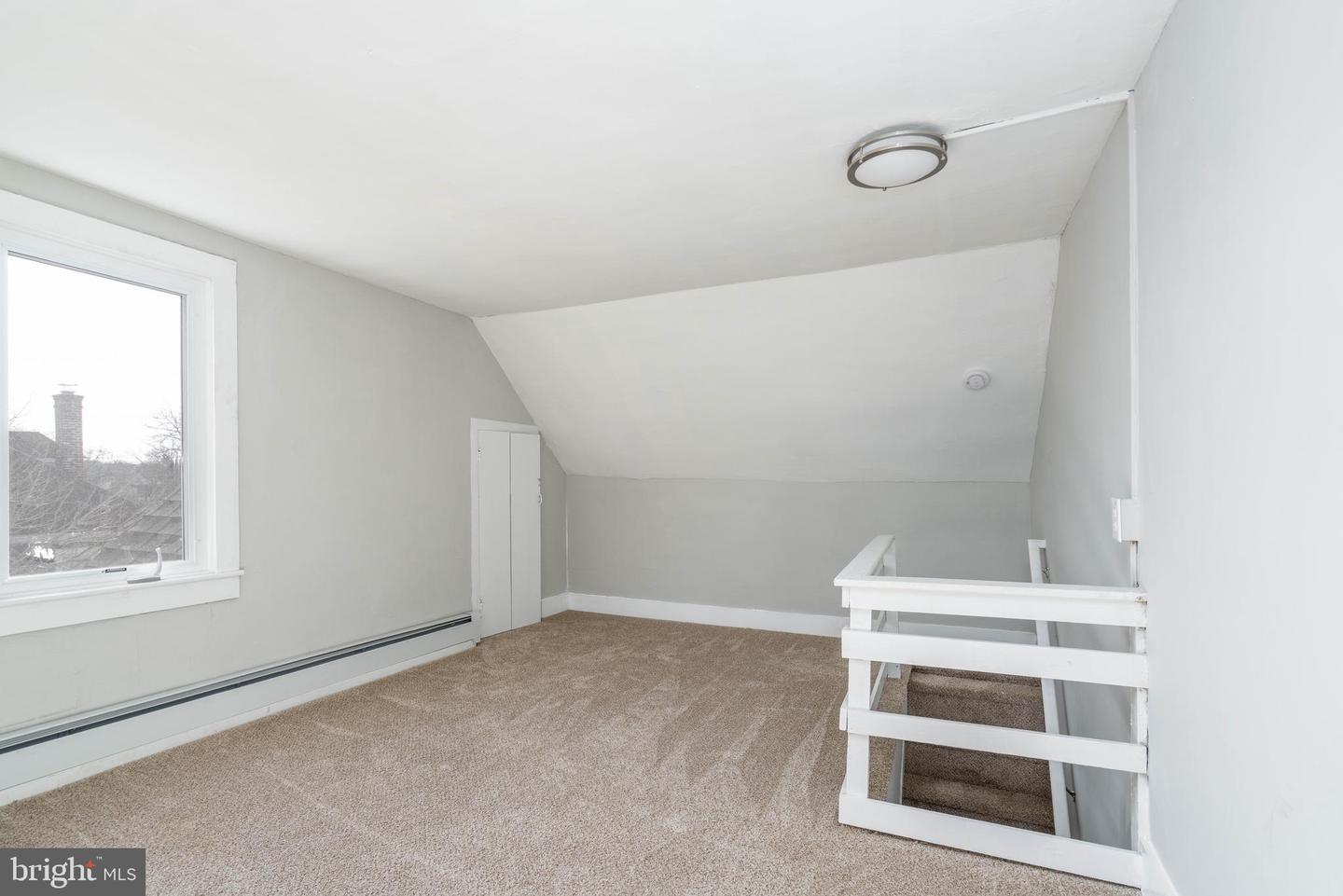 515 E Oak St Property Photo 25