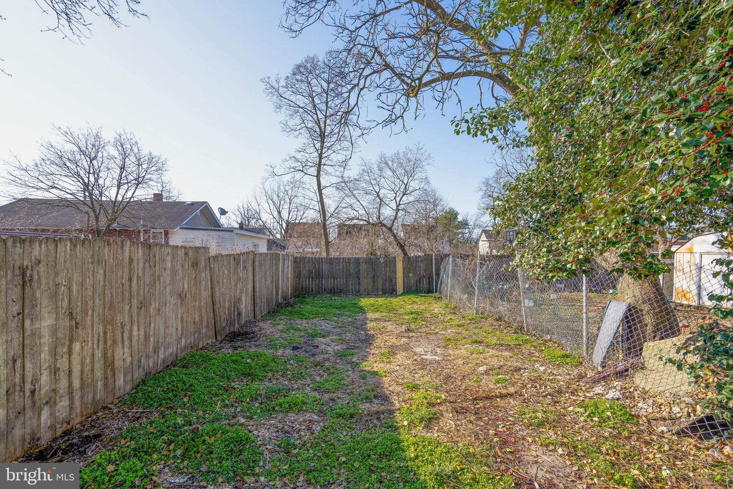 515 E Oak St Property Photo 26