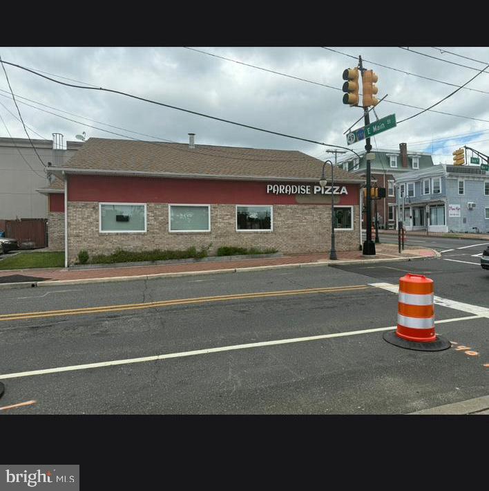 2 E Main St E Property Photo 2