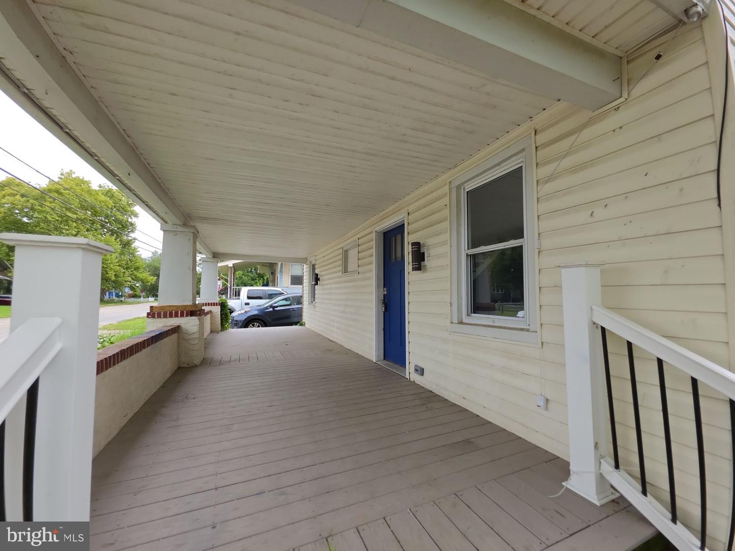 628 Main Property Photo 3