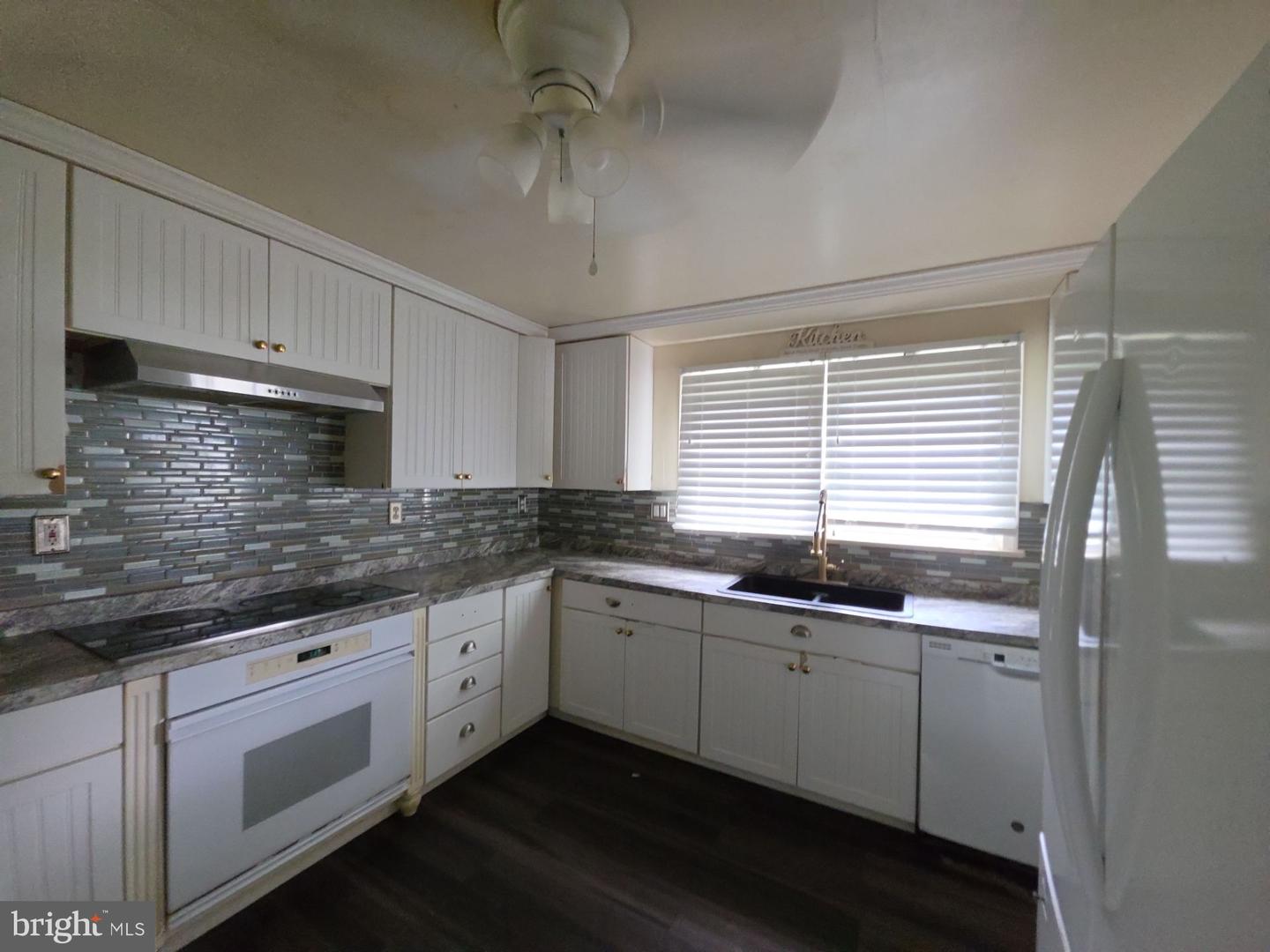 628 Main Property Photo 10