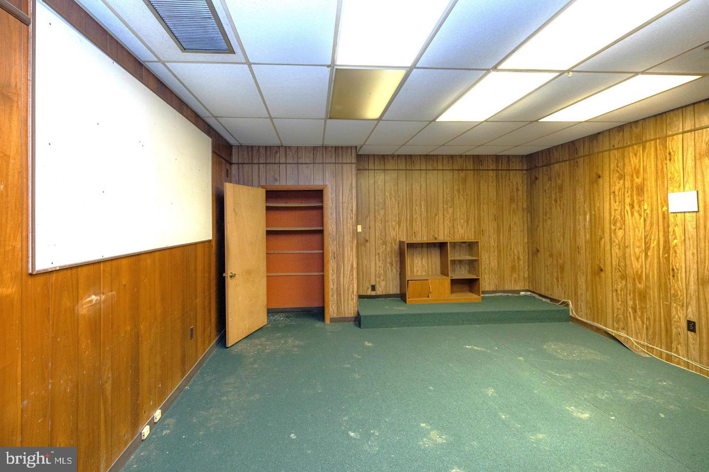 729 E Landis Ave Property Photo 9