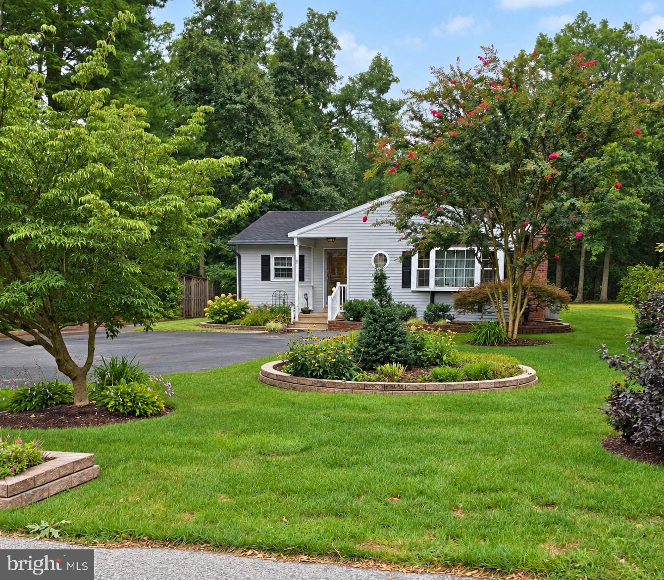 33 BURNS RD Property Photo 1