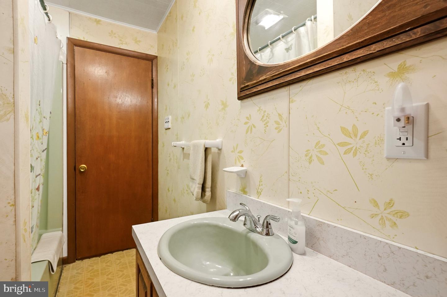33 Burns Rd Property Photo 13