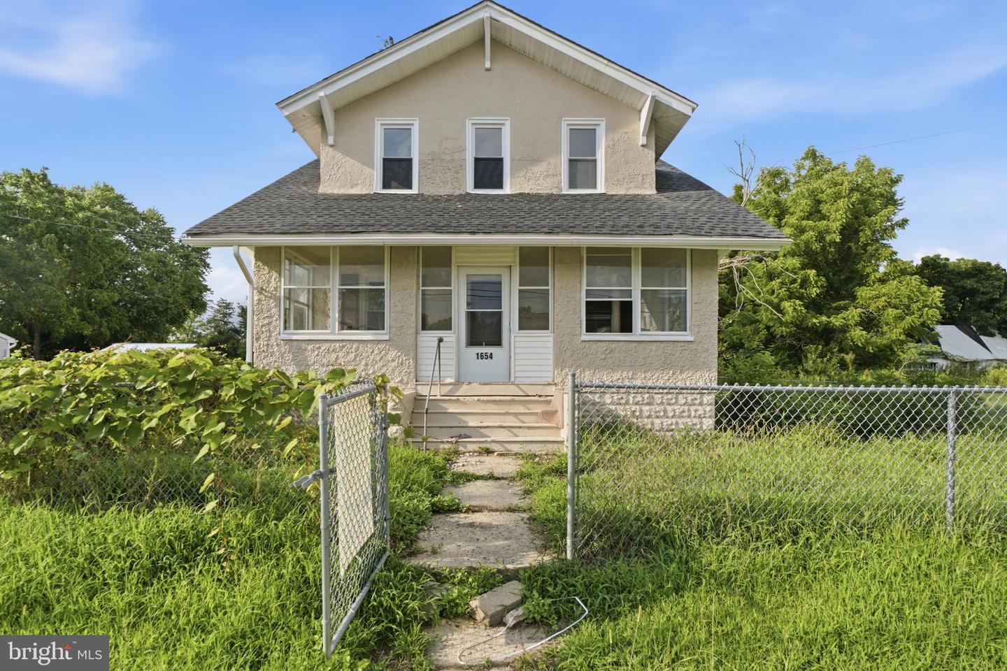 1654 MAIN Property Photo 1