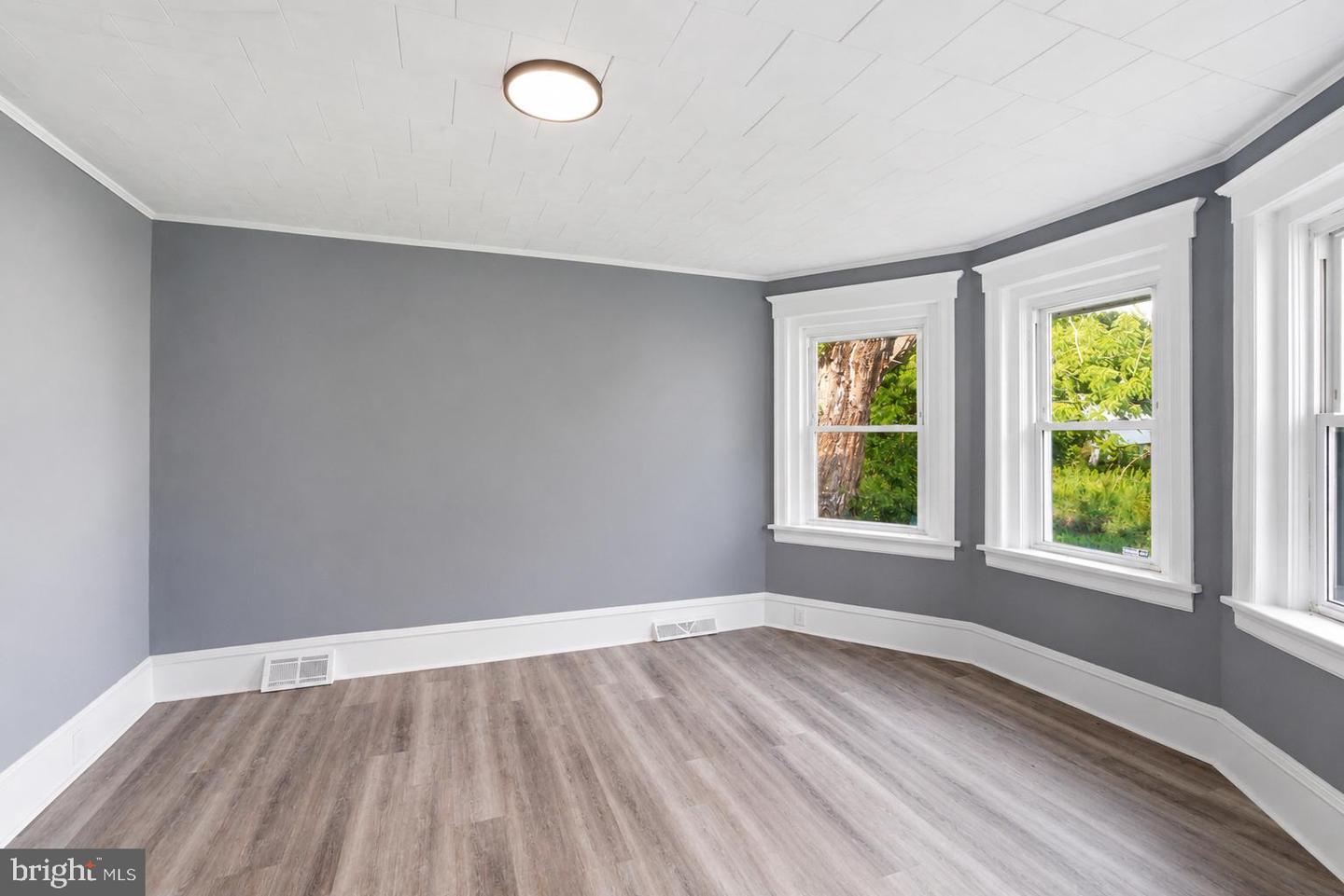 1654 Main Property Photo 4