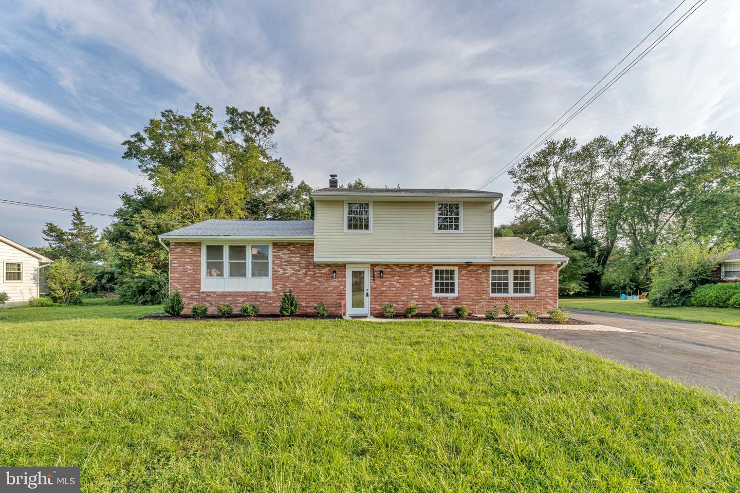 1869 Monarch Ln Property Photo 1