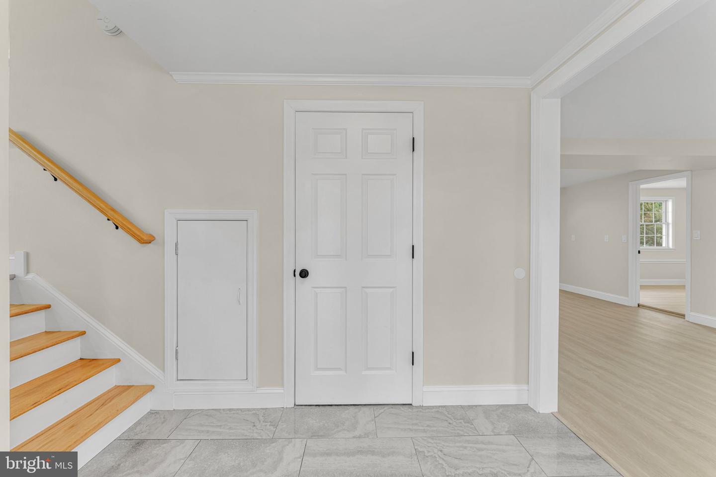 1869 Monarch Ln Property Photo 3