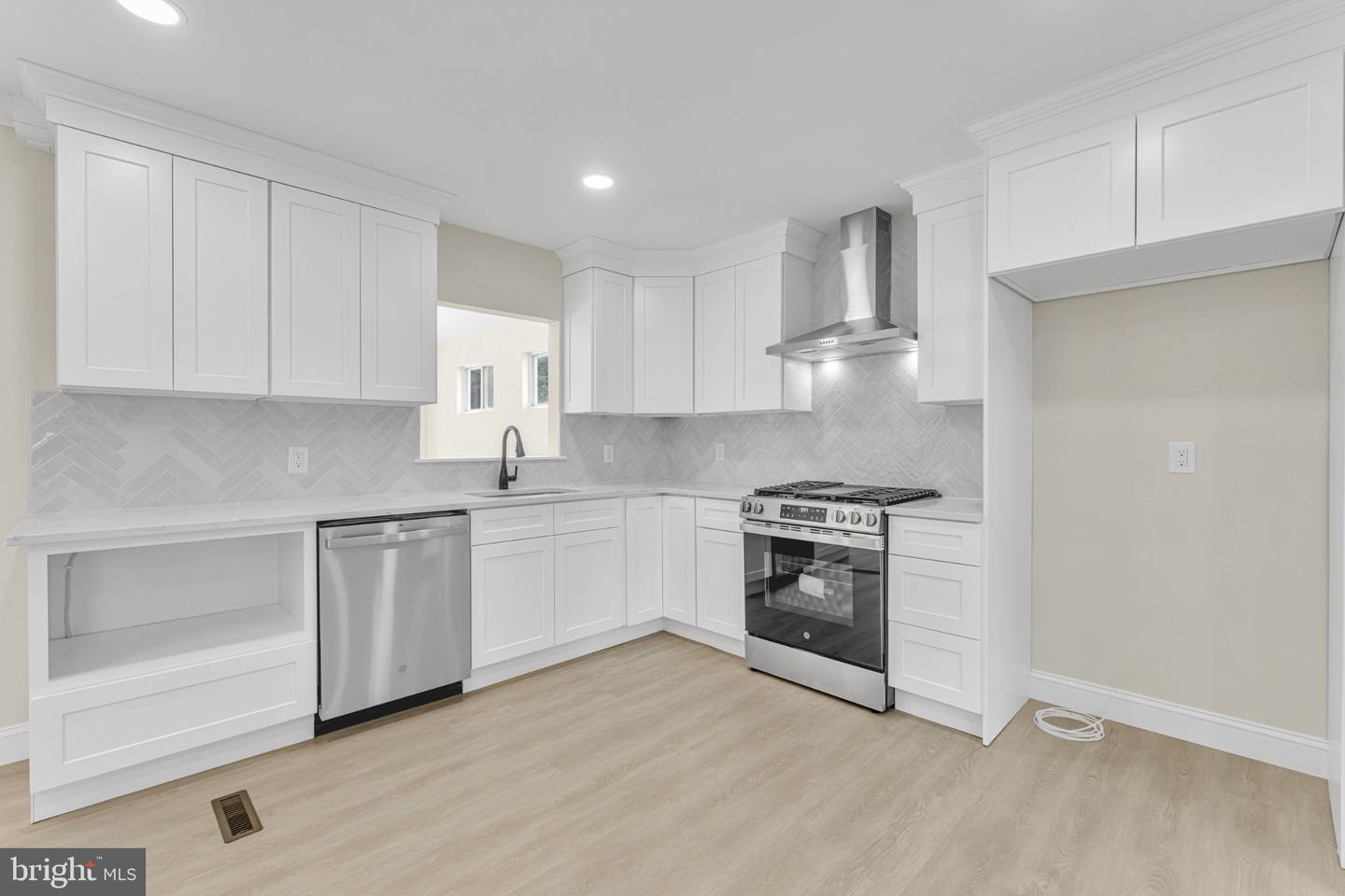 1869 Monarch Ln Property Photo 9