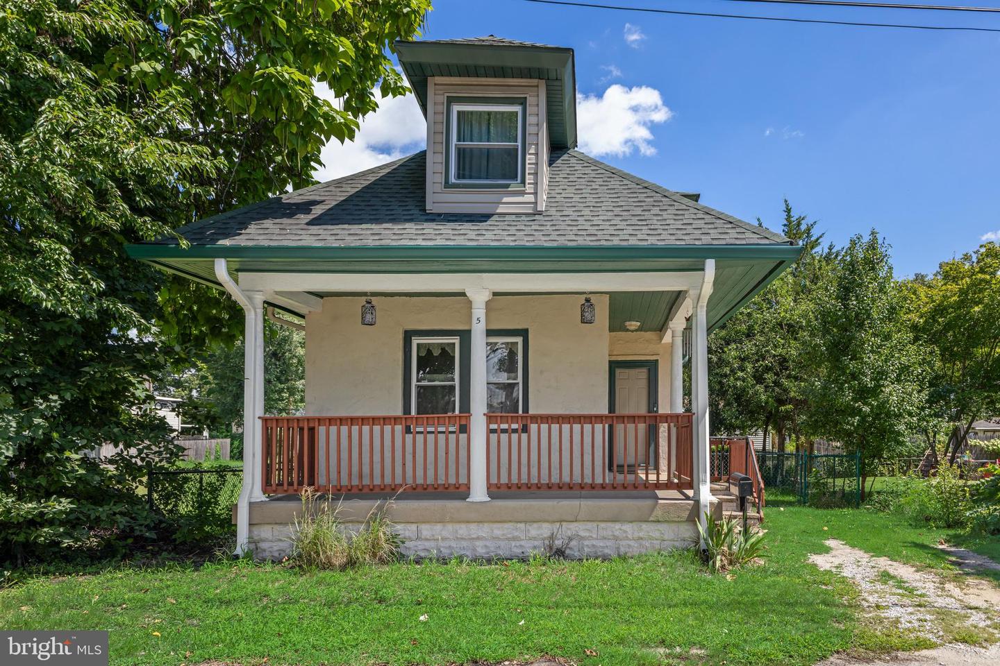 5 Madison Ave Property Photo 2