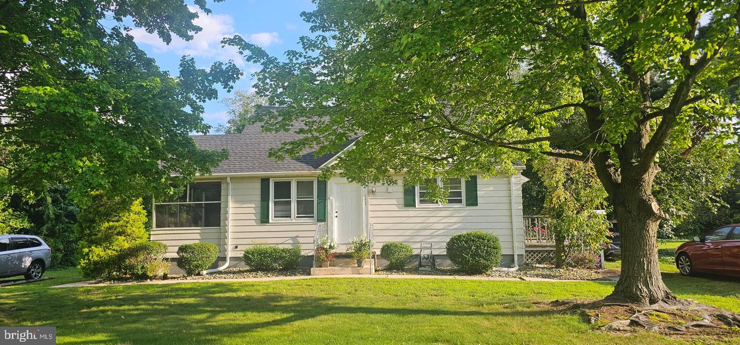 1653 E Wheat Rd Property Photo 1
