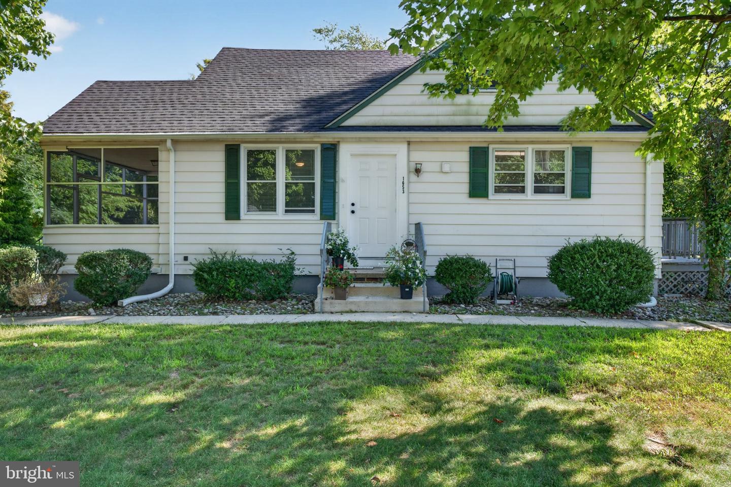 1653 E Wheat Rd Property Photo 4