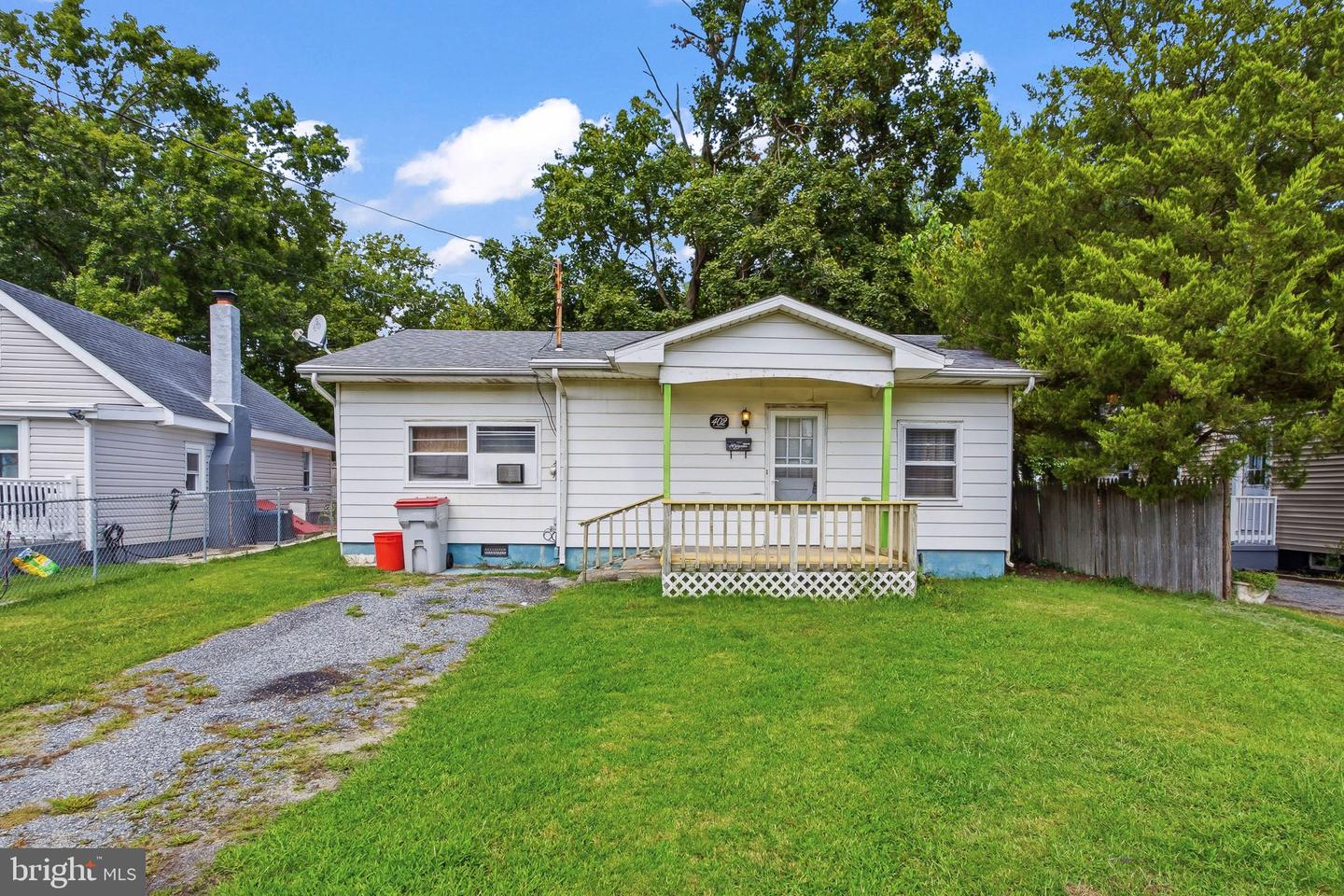 402 Rosewood Ave Property Photo 1