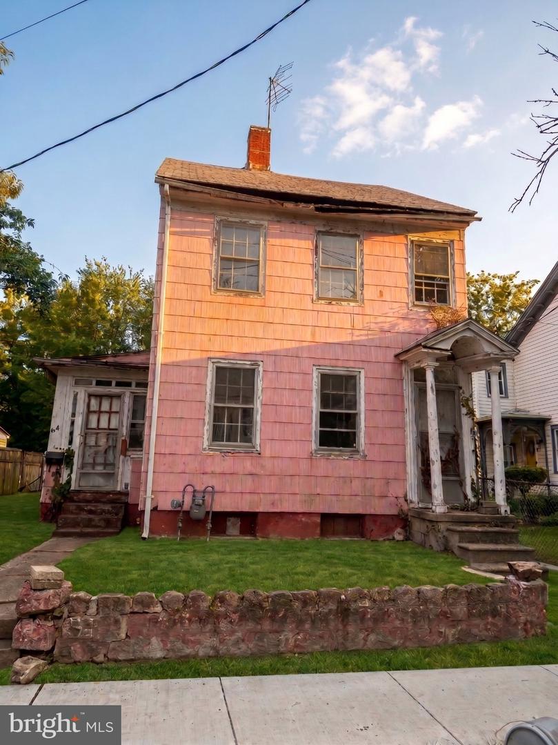 64 Walnut St Property Photo 1