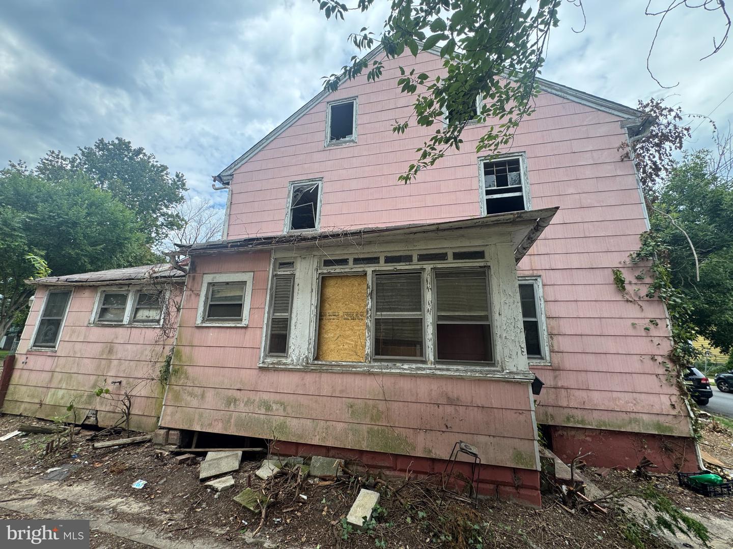 64 Walnut St Property Photo 2