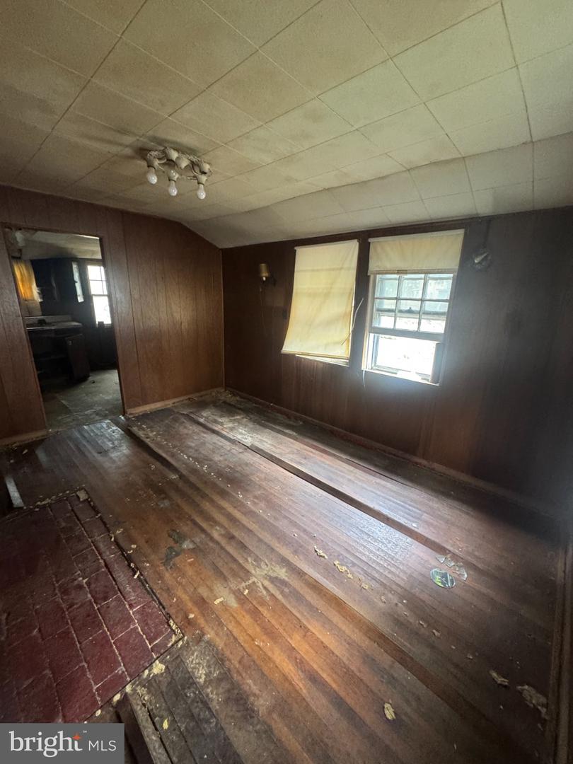 64 Walnut St Property Photo 11