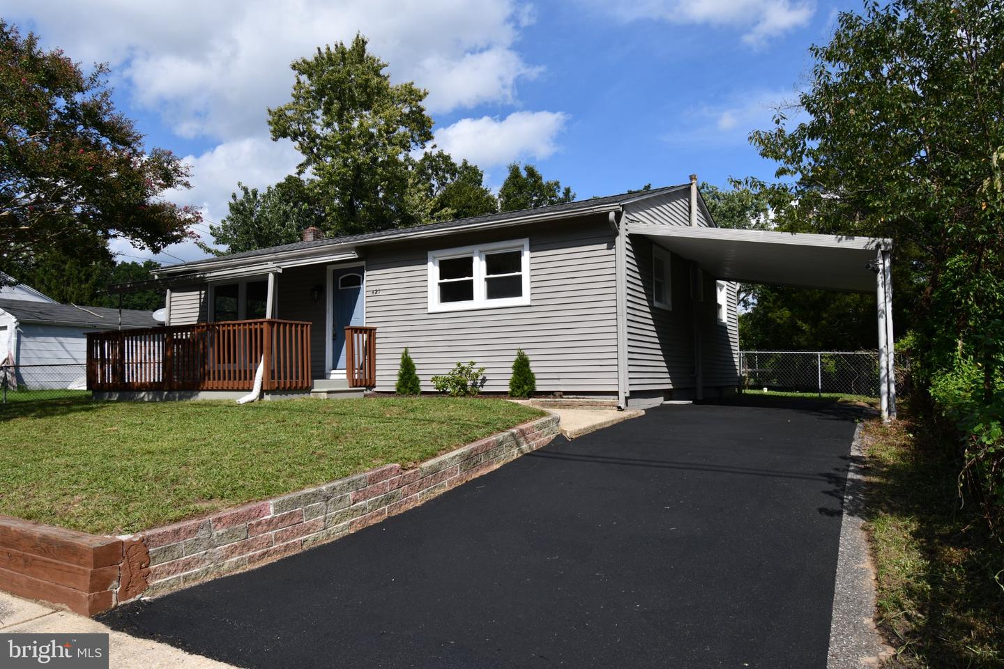 421 MANOR AVE Property Photo 1