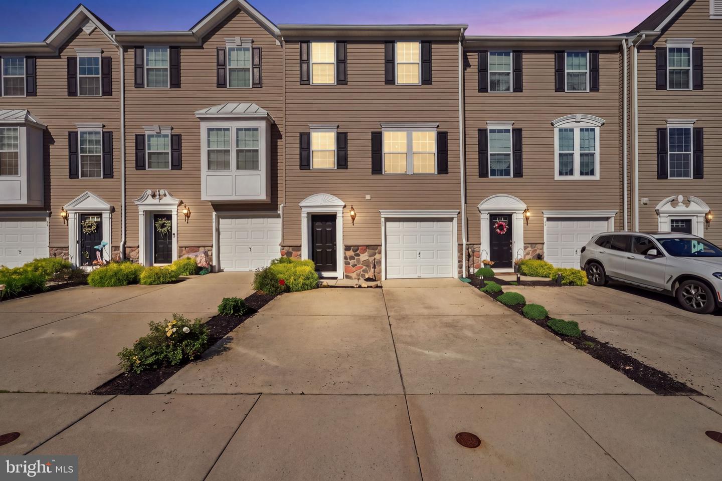 2102 E Oak Rd #b3 Property Photo 1