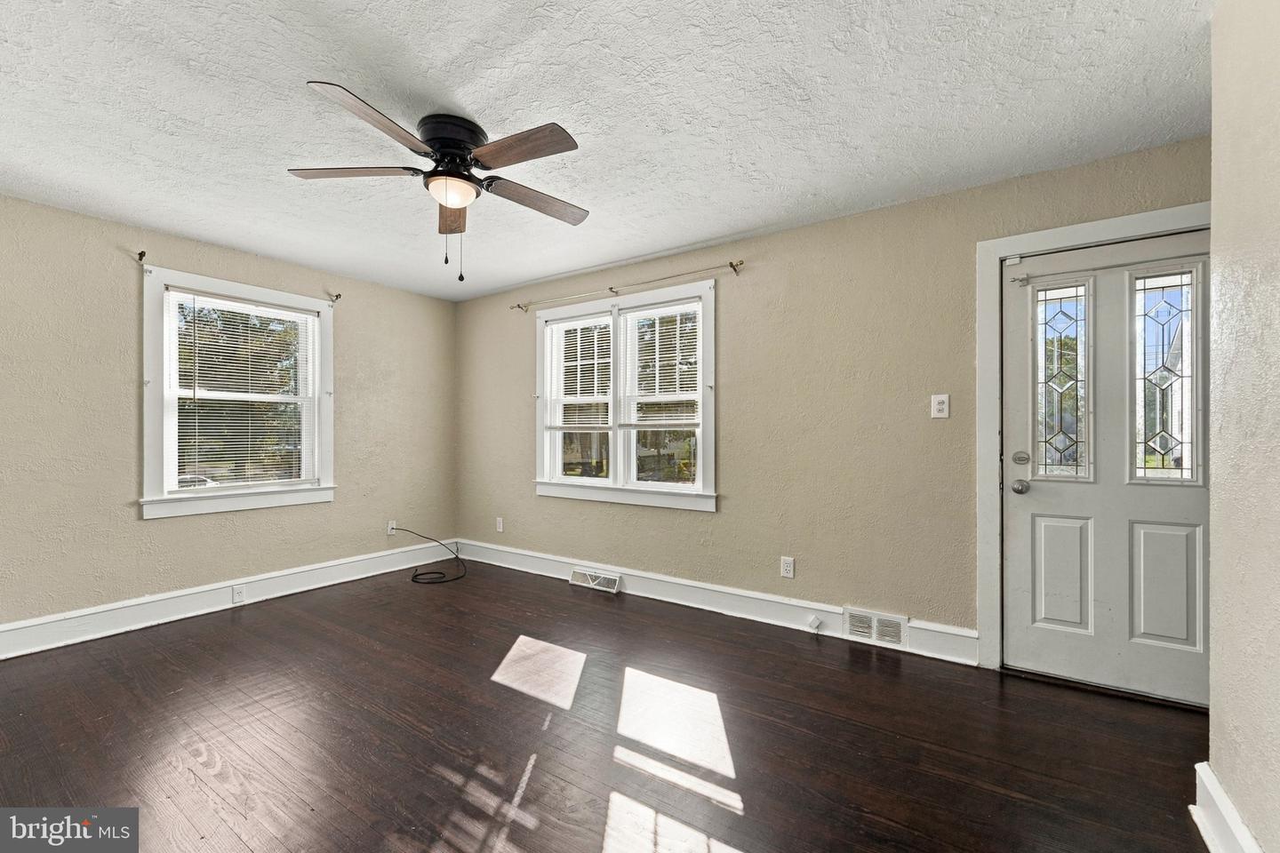 741 S East Ave Property Photo 5