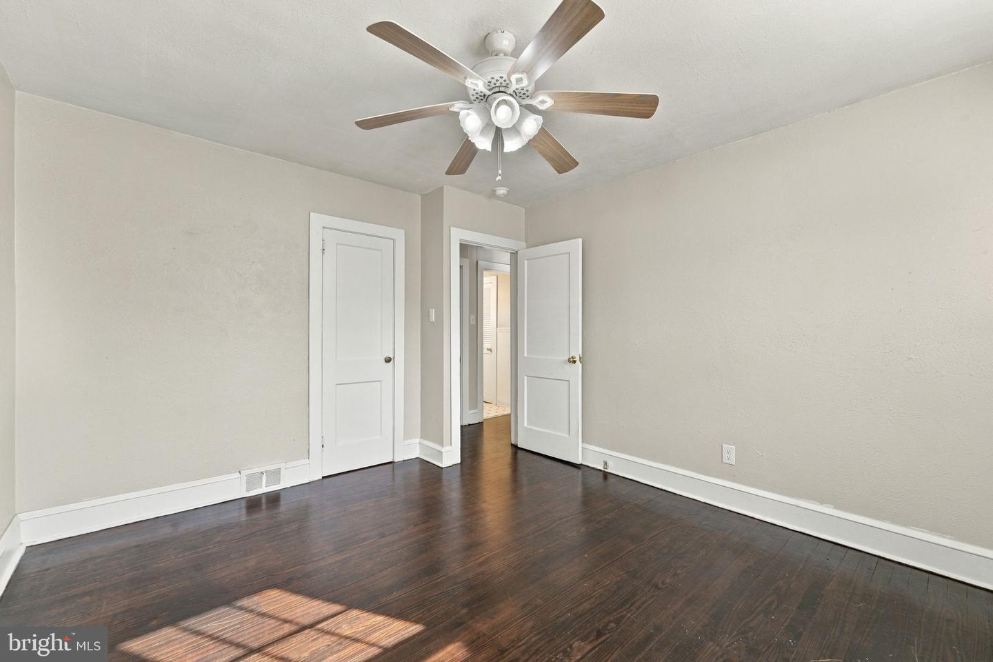 741 S East Ave Property Photo 8